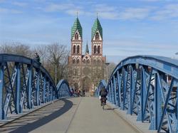 Freiburg, Blaue Brücke und Herz-Jesu-Kirche